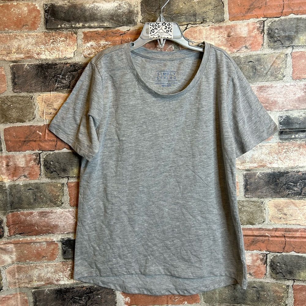 5 for‎ $25🔥Simply Styled Grey T-Shirt Girls Size 10-12